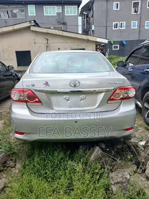 Toyota Corolla LE 4dr Sedan (1.8L 4cyl 4A) 2012 Silver