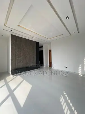 5bdrm Duplex in Ikota for sale