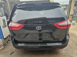 Toyota Sienna XLE Premium 8 Passenger (3.5L 6cyl 8A) 2017 Black