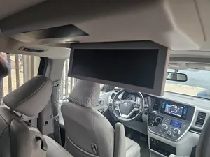 Toyota Sienna XLE Premium 8 Passenger (3.5L 6cyl 8A) 2017 Black