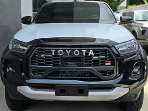 New Toyota Hilux 2025 Black
