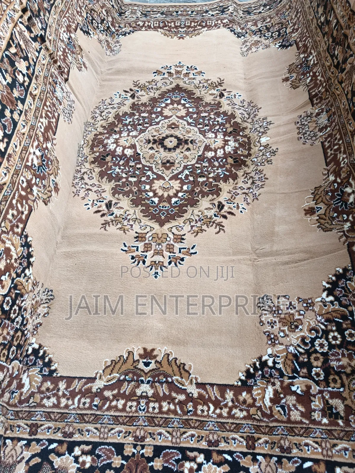 8 by 11 Arabian Center Rug