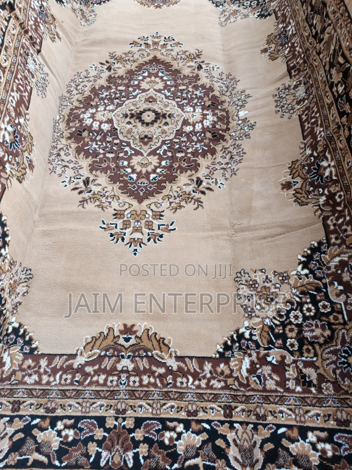 8 by 11 Arabian Center Rug
