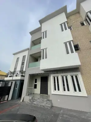 4bdrm Townhouse / Terrace in Lekki Phase 1 for rent