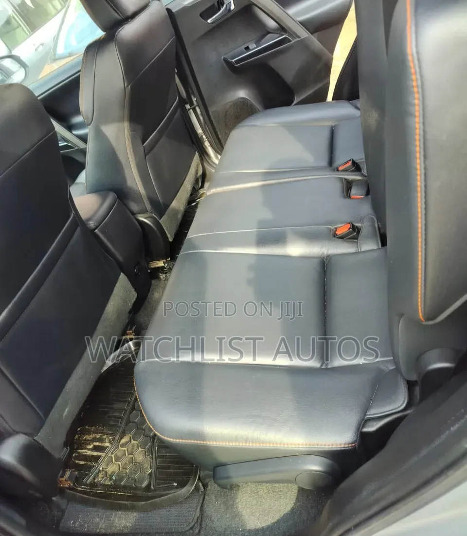 Toyota RAV4 SE AWD (2.5L 4cyl 6A) 2016 Silver