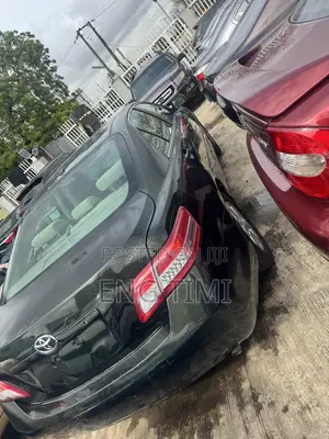 Toyota Camry Base 4dr Sedan (2.5L 4cyl 6M) 2010 Green