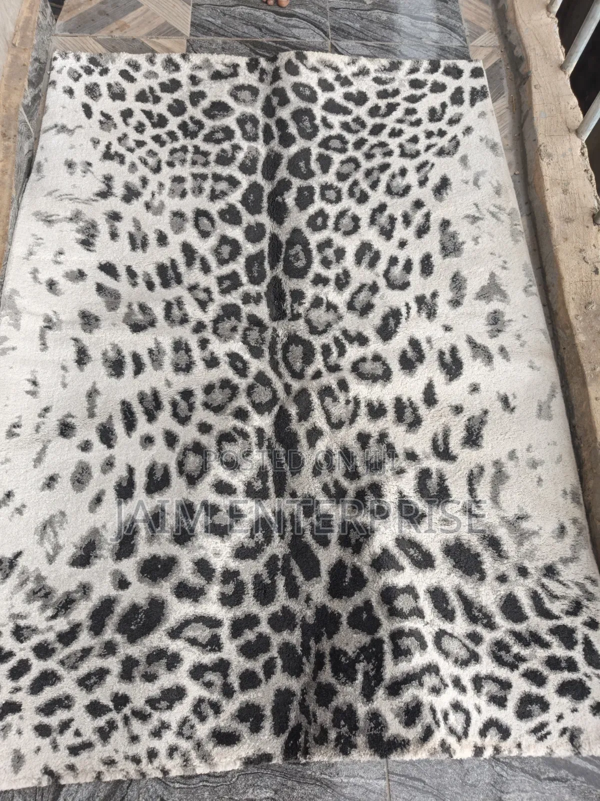 4 by 6 Turkish Center Rug