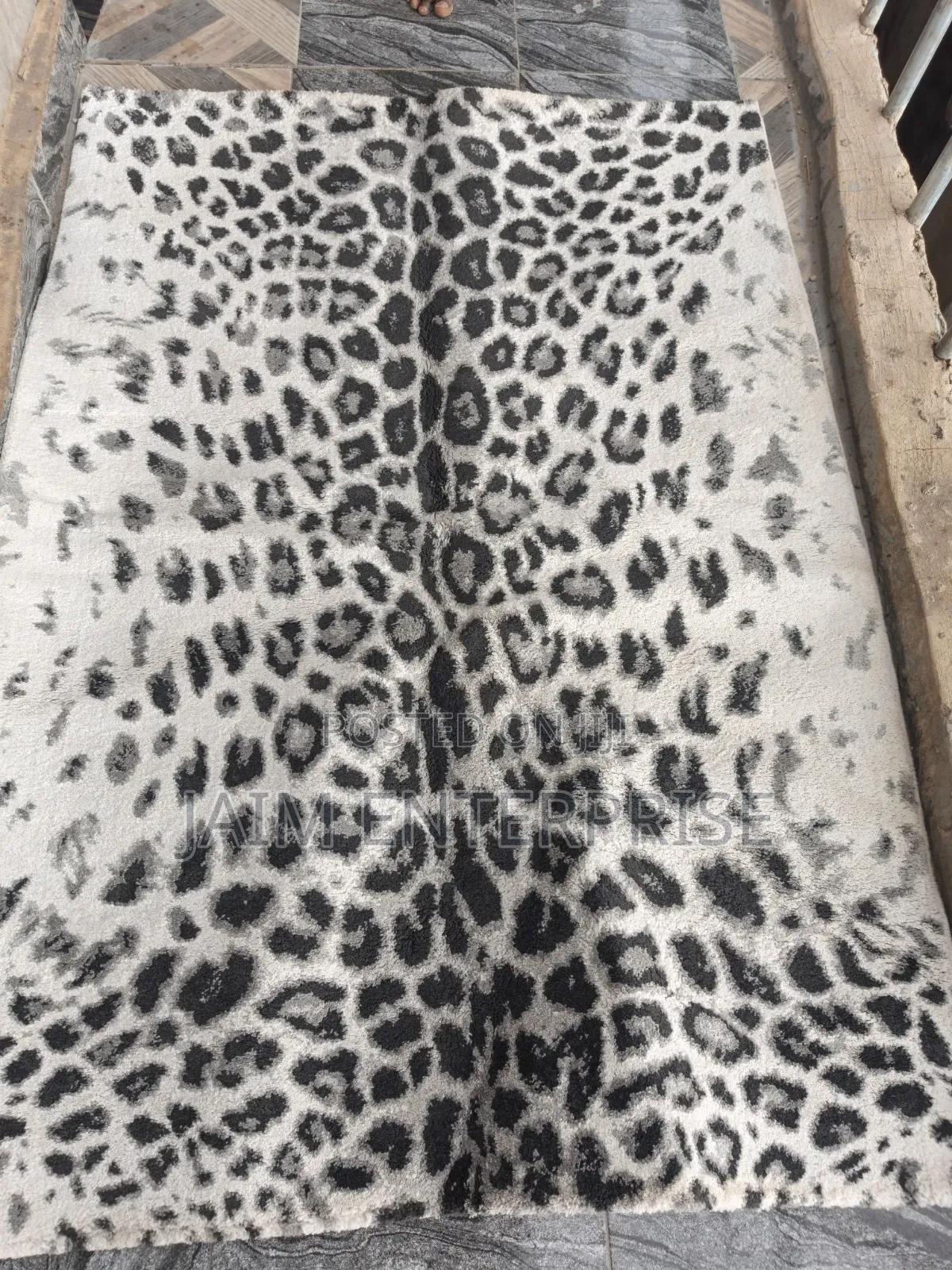 4 by 6 Turkish Center Rug