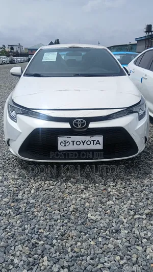 Toyota Corolla LE 2023 White