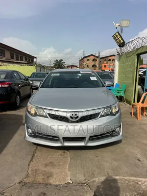Toyota Camry SE 4dr Sedan (2.5L 4cyl 6A) 2013 Silver
