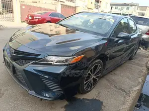Toyota Camry 2018 Green