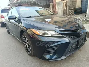 Toyota Camry 2018 Green