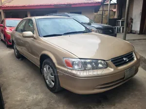 Toyota Camry LE 4dr Sedan (2.2L 4cyl 4A) 2001 Gold