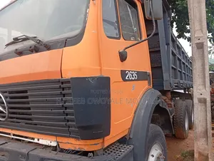 Mercedes-Benz Tipper Truck With Auxiliary