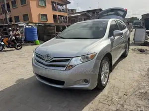 Toyota Venza XLE 2010 Silver