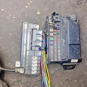 Fuse Box L X 460 206 to 2010