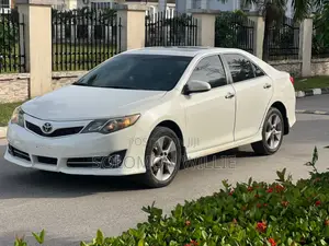 Toyota Camry SE 4dr Sedan (2.5L 4cyl 6A) 2013 White
