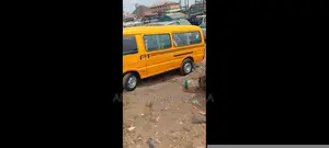 Mazda E2200 2000 Yellow