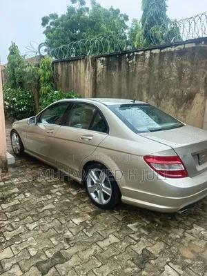 Mercedes-Benz C300 2010 Gold