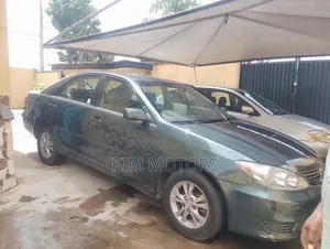 Toyota Camry LE V6 4dr Sedan (3.0L 6cyl 5A) 2005 Green