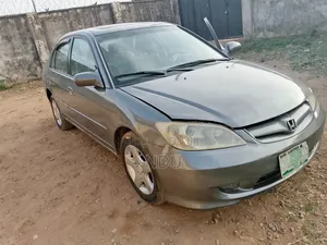 Honda Civic 1.6i ES 2005 Gray