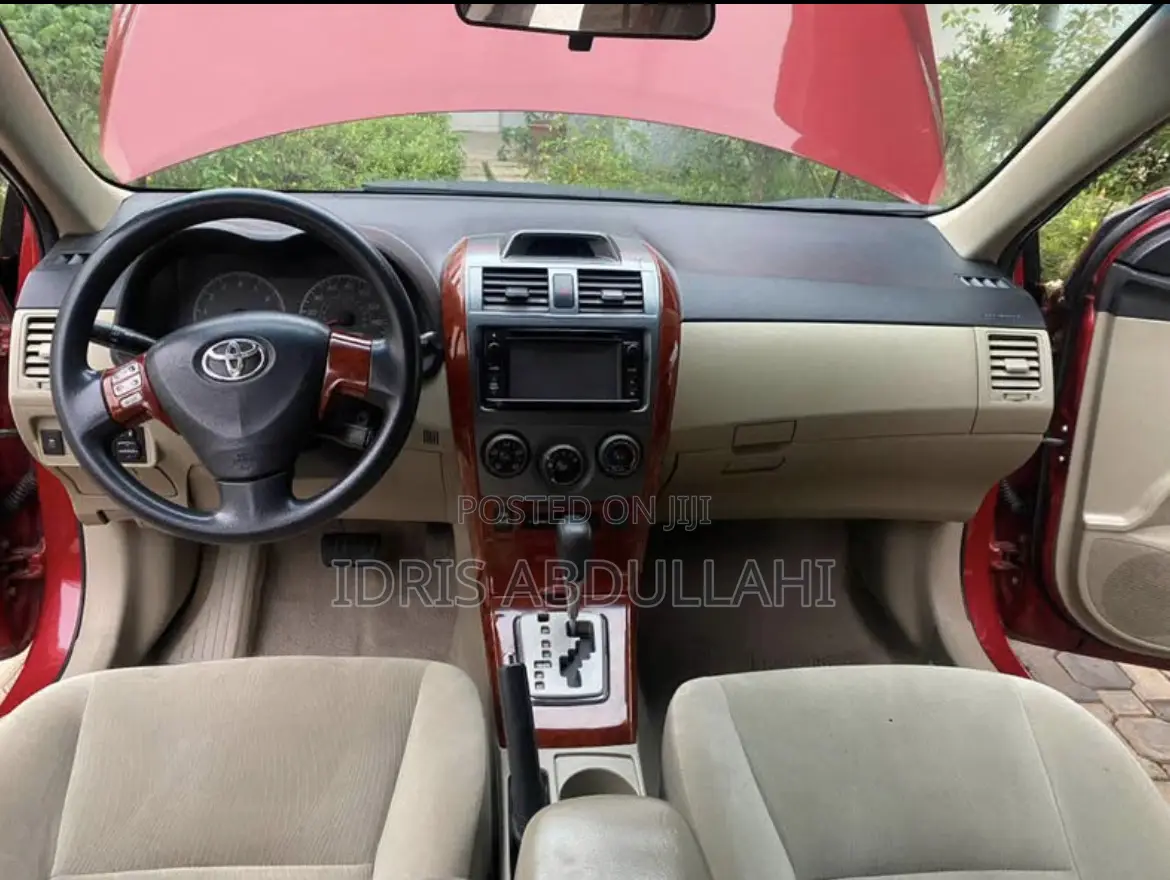 Toyota Corolla 2013 Maroon