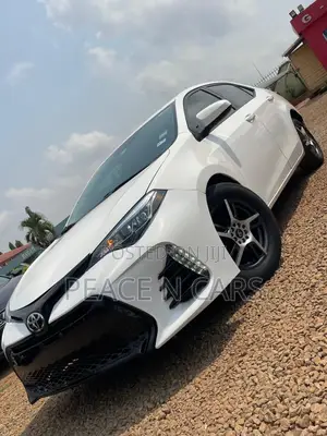 Toyota Corolla LE 4dr Sedan (1.8L 4cyl CVT) 2017 White