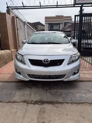 Toyota Corolla Base 4dr Sedan (1.8L 4cyl 5M) 2009 Silver