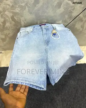 Unisex Light Wash Denim Jorts – Baggy Shorts With Cute Keychain