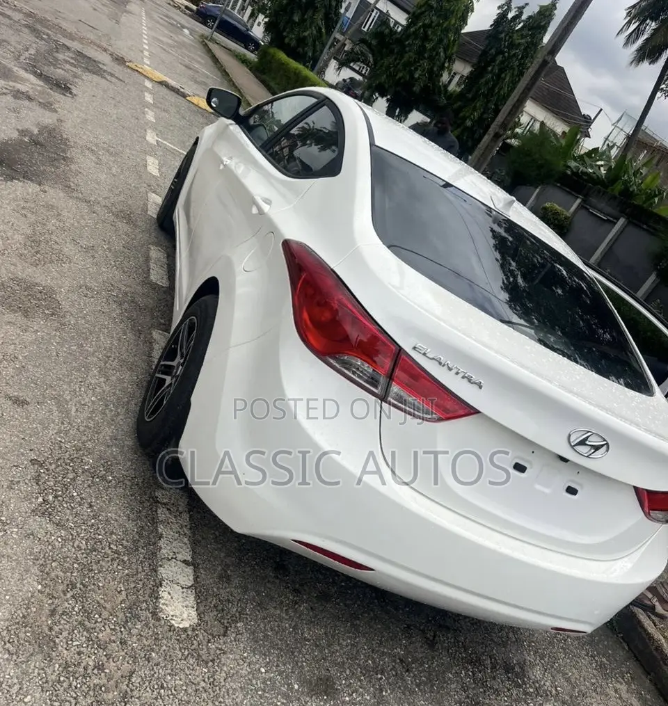 Hyundai Elantra 2012 White