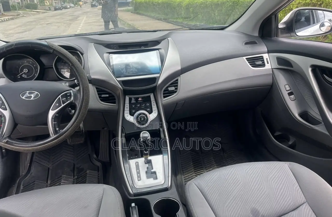 Hyundai Elantra 2012 White