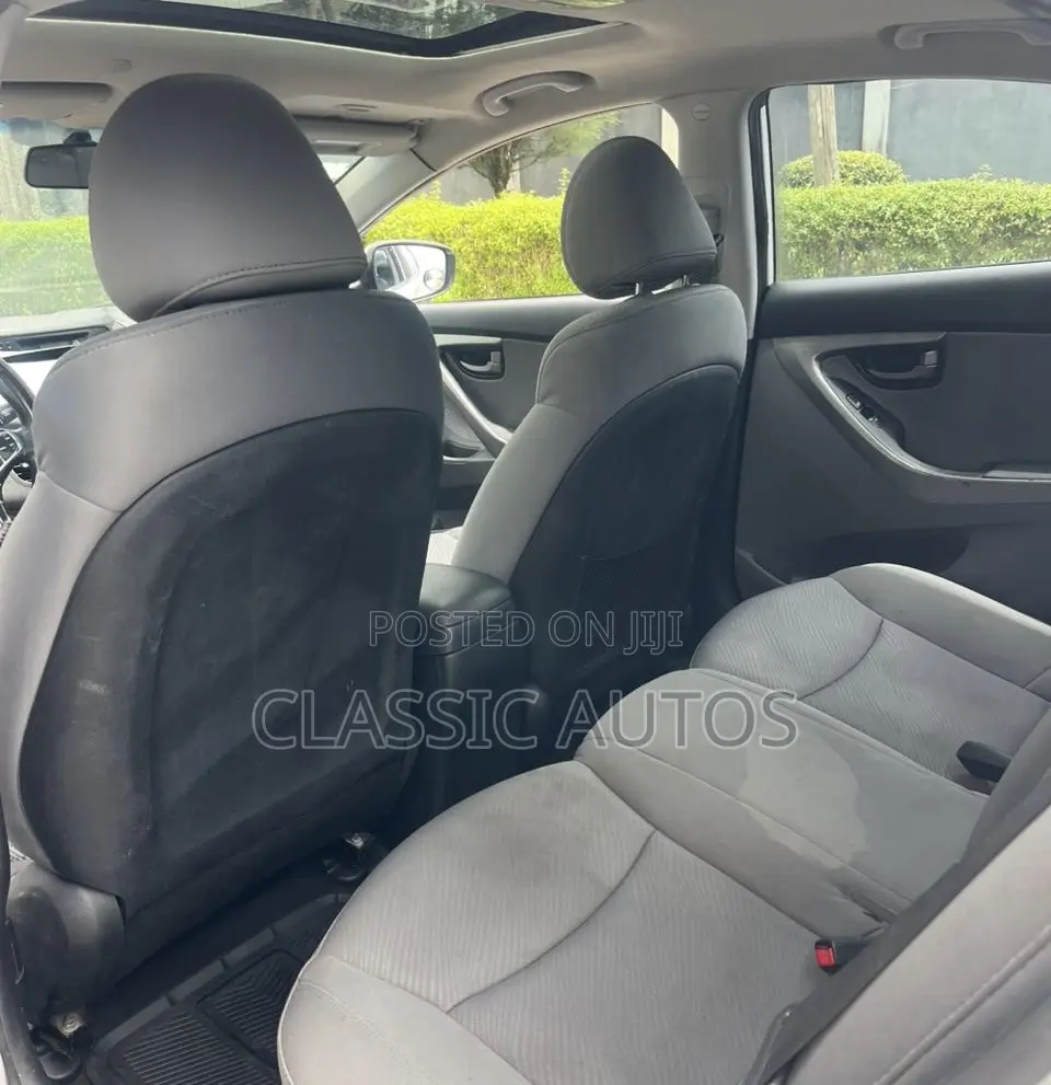 Hyundai Elantra 2012 White