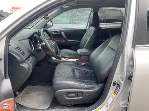 Toyota Highlander Limited 3.5l 4WD 2013 Silver