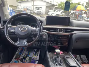 Lexus LX 570 AWD 2019 White