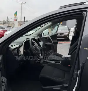 Toyota RAV4 XLE 4dr SUV AWD (2.5L 4cyl 6A) 2014 Gray