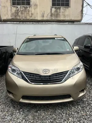 Toyota Sienna 2013 Gold