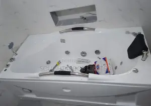 Modern Jacuzzi Single Bath Space