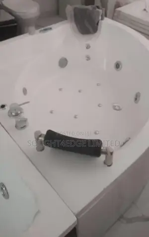 Jacuzzi Single Bath Space Oval Design