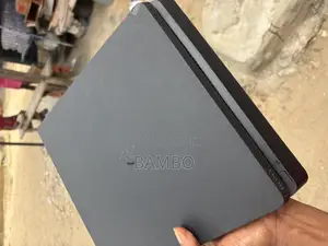 Ps4 Slim 500gb With 1 Pad and Games