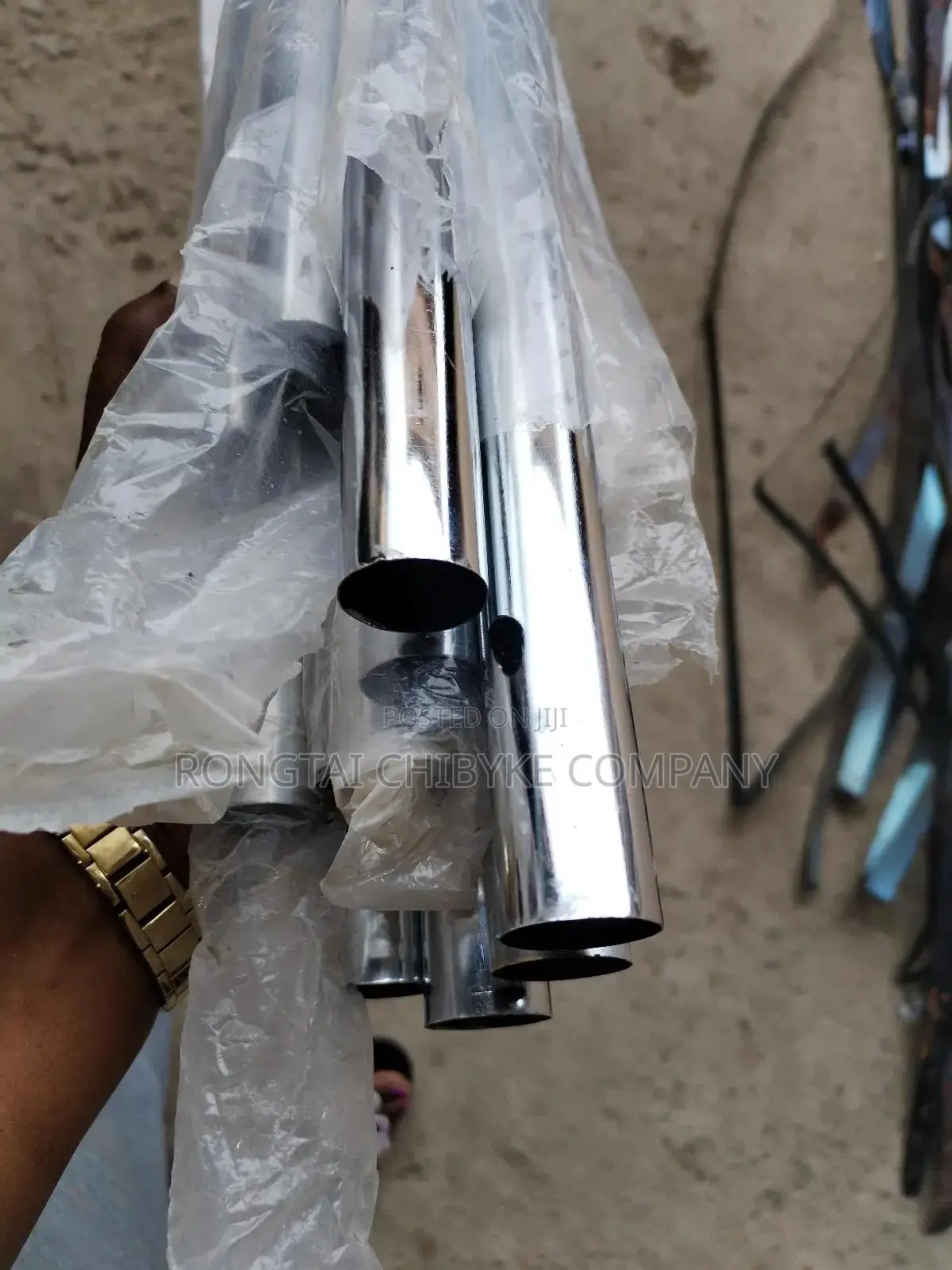 Pole Hanger