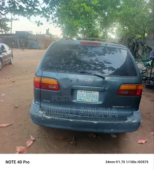 Toyota Sienna 1999 Green