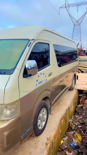 Toyota HiAce 2010 Silver