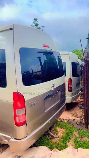 Toyota HiAce 2010 Silver