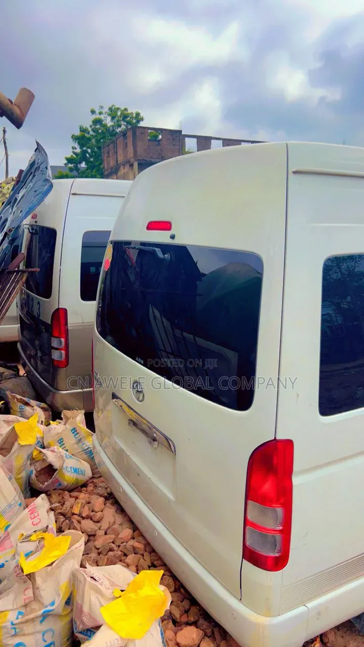 Toyota HiAce 2010 Silver