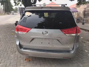 Toyota Sienna XLE 7 Passenger 2012 Silver