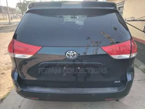 Toyota Sienna XLE 7 Passenger Mobility 2011