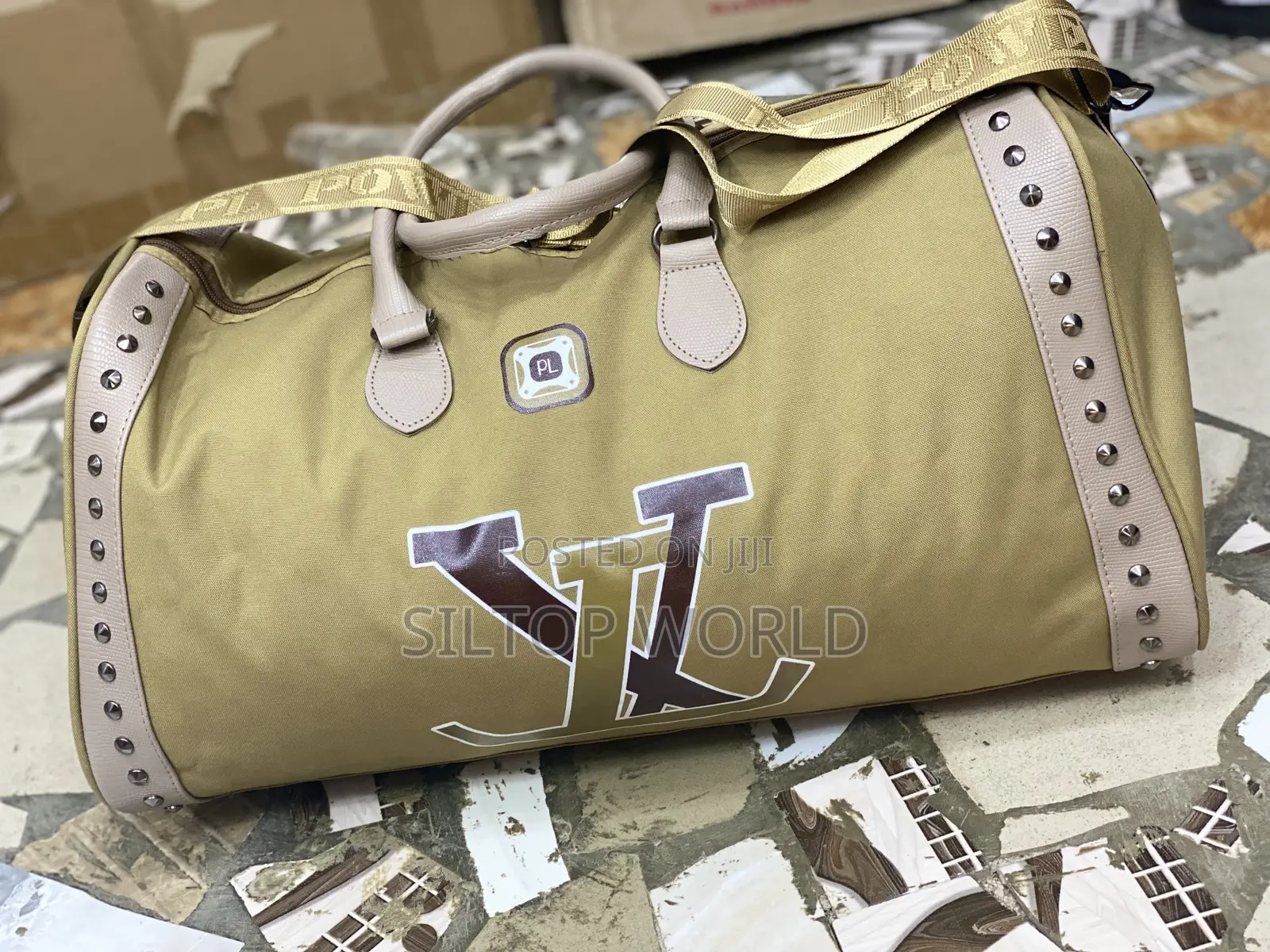 Traveling Bag (Medium Size)