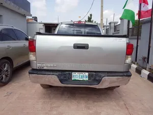 Toyota Tundra 2010 Silver