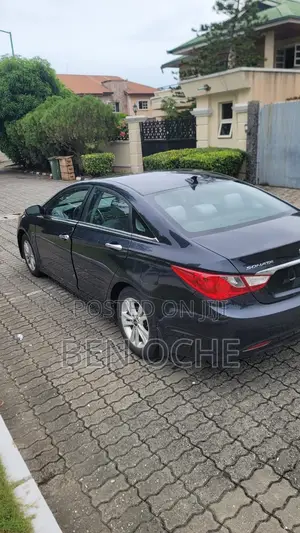 Hyundai Sonata 2011 Black