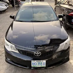 Toyota Camry SE 4dr Sedan (2.5L 4cyl 6A) 2014 Black
